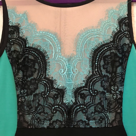 Lace bodycon dress - Picture 2 of 4